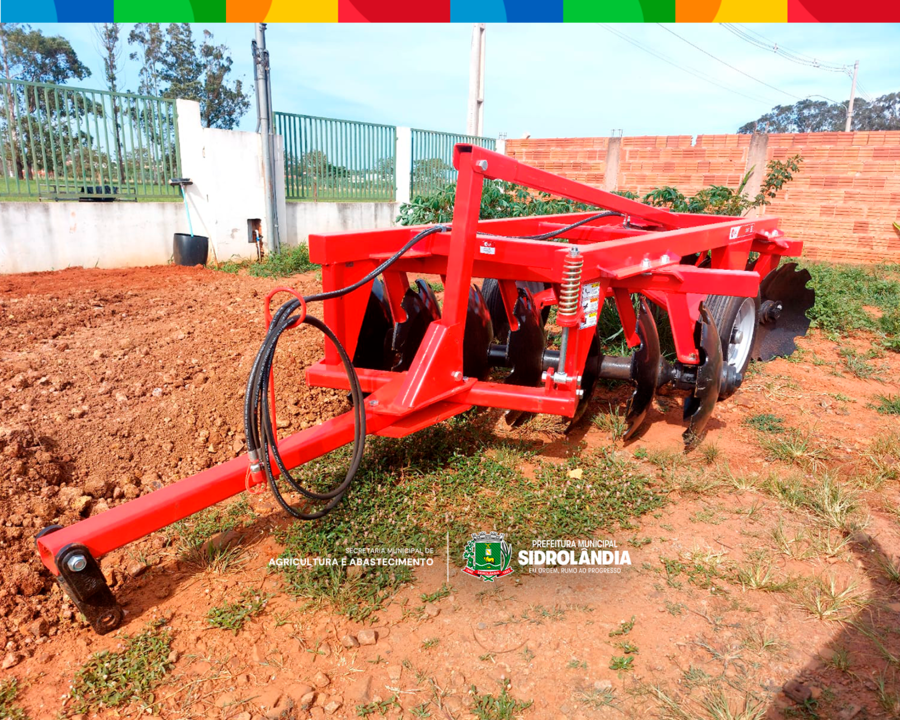 Prefeitura de Sidrolândia entrega Grade Aradora Intermediária para fortalecer a agricultura familiar