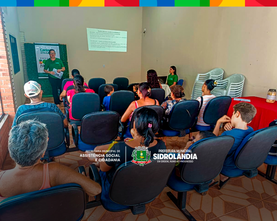 Beneficiários do Bolsa Família participam de reunião de orientação no CRAS Jandaia