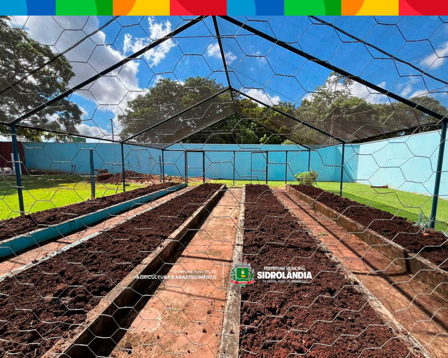 Prefeitura fortalece horta da APAE com doação de adubo e apoio técnico para o preparo do solo