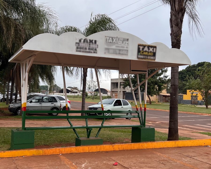 Secretaria de Infraestrutura realiza revitalização de pontos de ônibus na cidade e zona rural 