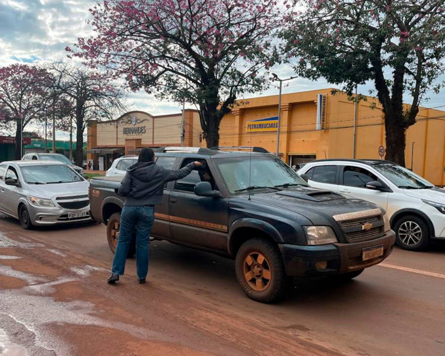 Blitz educativa reforça conscientização no trânsito durante campanha Maio Amarelo 