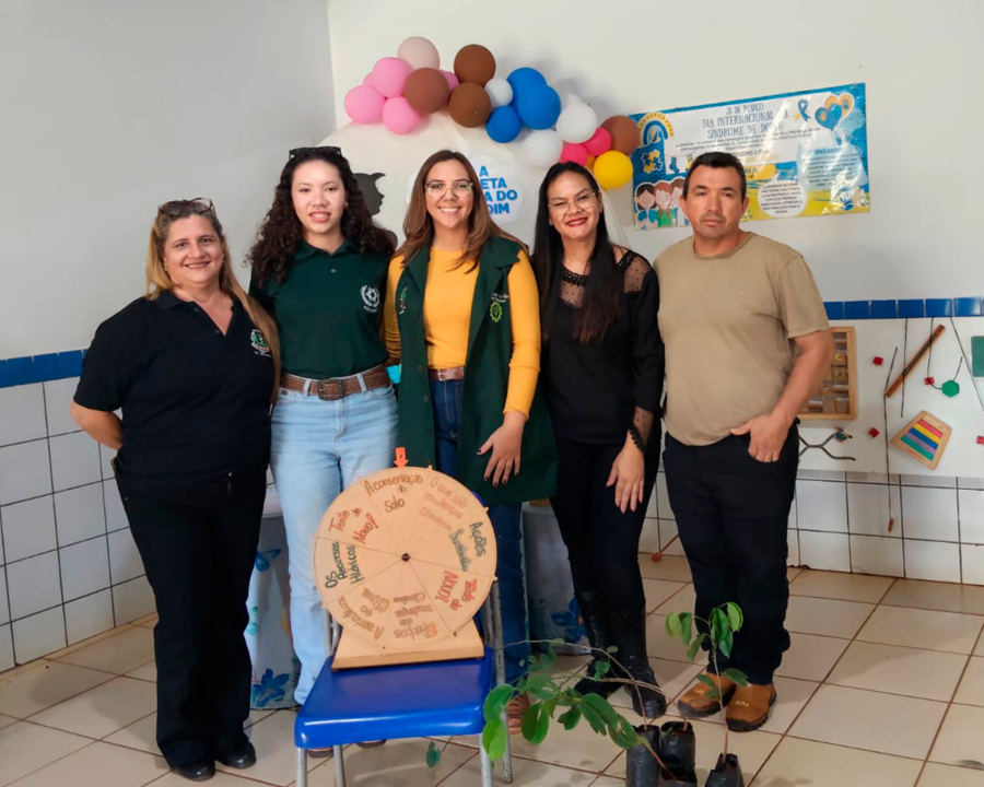Escola João Batista recebe ação ambiental com troca de mudas e palestra sobre mudanças climáticas