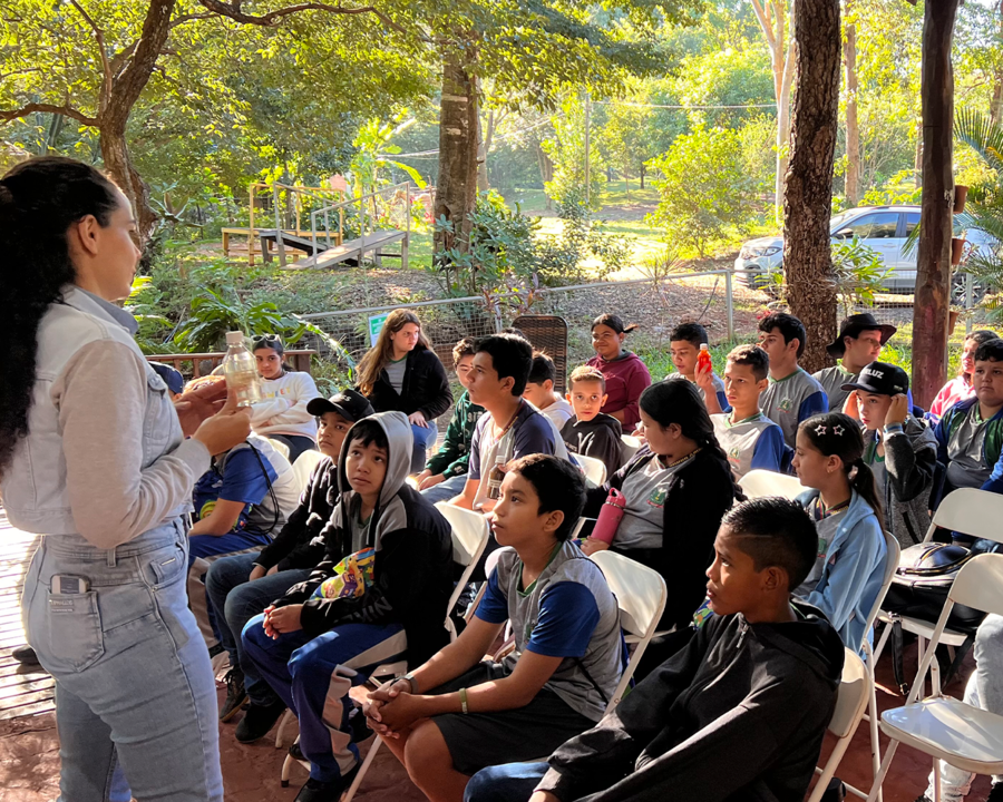 Estudantes da rede municipal participam de ação ambiental no Jardim Botânico