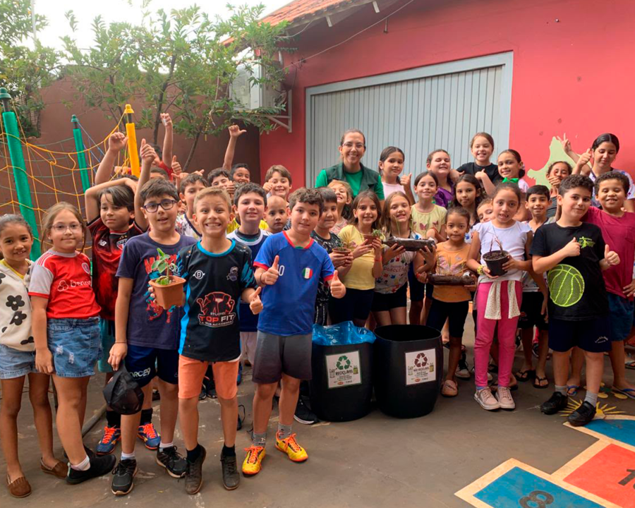 Educação ambiental incentiva sustentabilidade e criação de horta no Instituto Apascentar