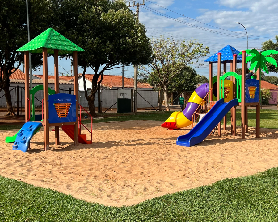 Praça José Osiro reúne espaço infantil e opções de lazer para toda a família