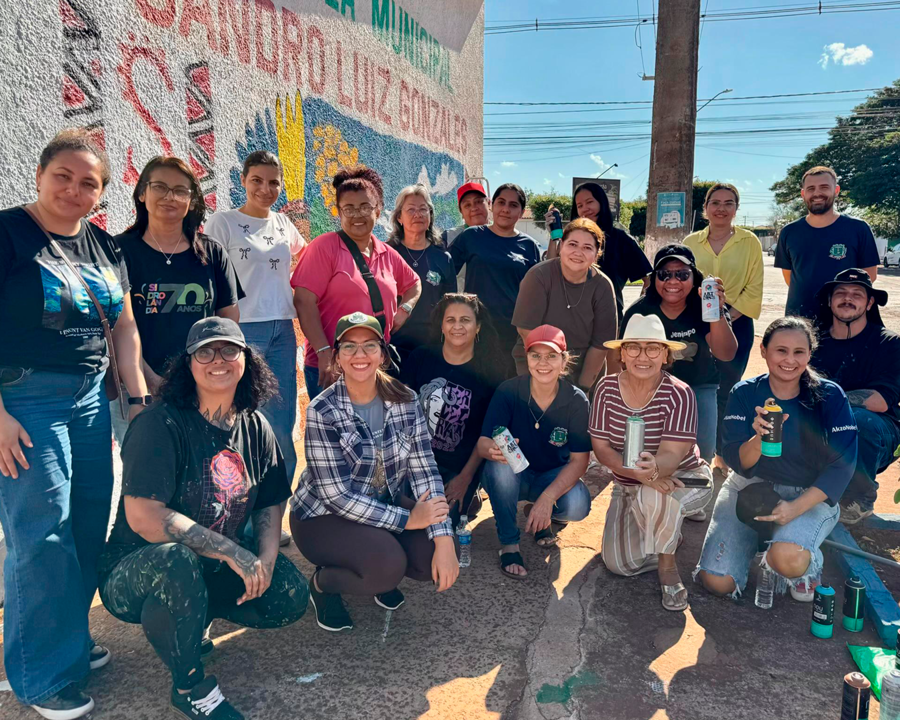 Oficina gratuita de grafite reúne participantes na Escola Sandro Luiz Gonzales
