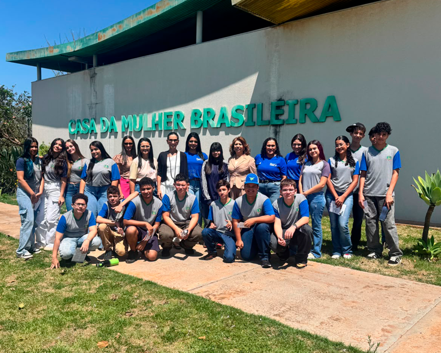 Alunos da Escola Pedro Aleixo visitam Casa da Mulher Brasileira em ação de prevenção à violência