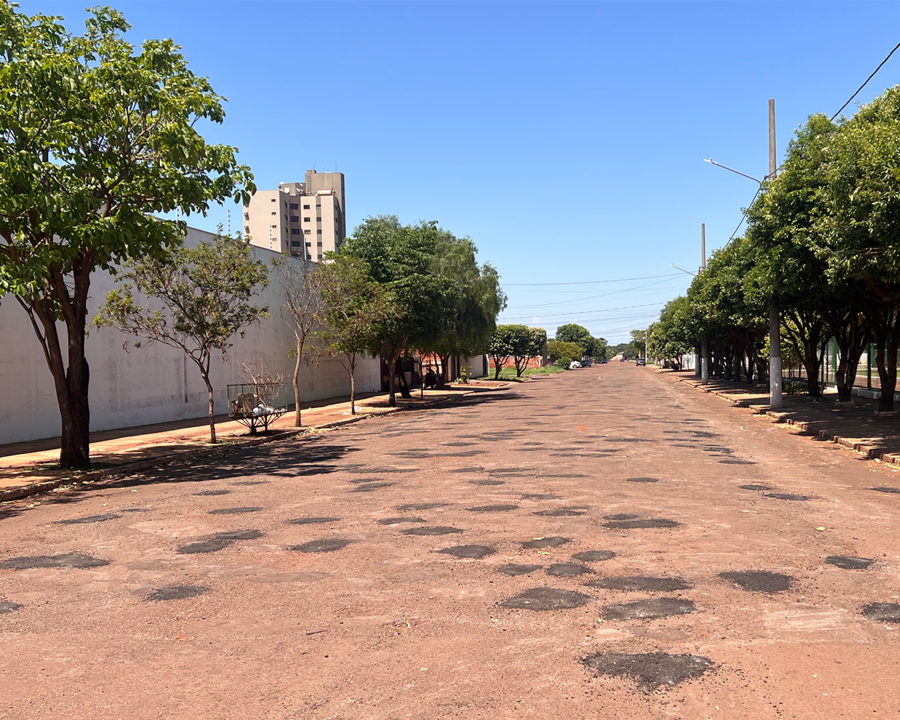 Após período de chuvas intensas, Prefeitura reforça serviços de tapa-buracos em Sidrolândia