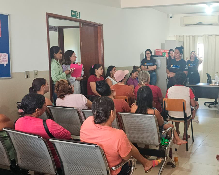 Saúde realiza encontro na APAE para conversar com famílias sobre os cuidados na infância