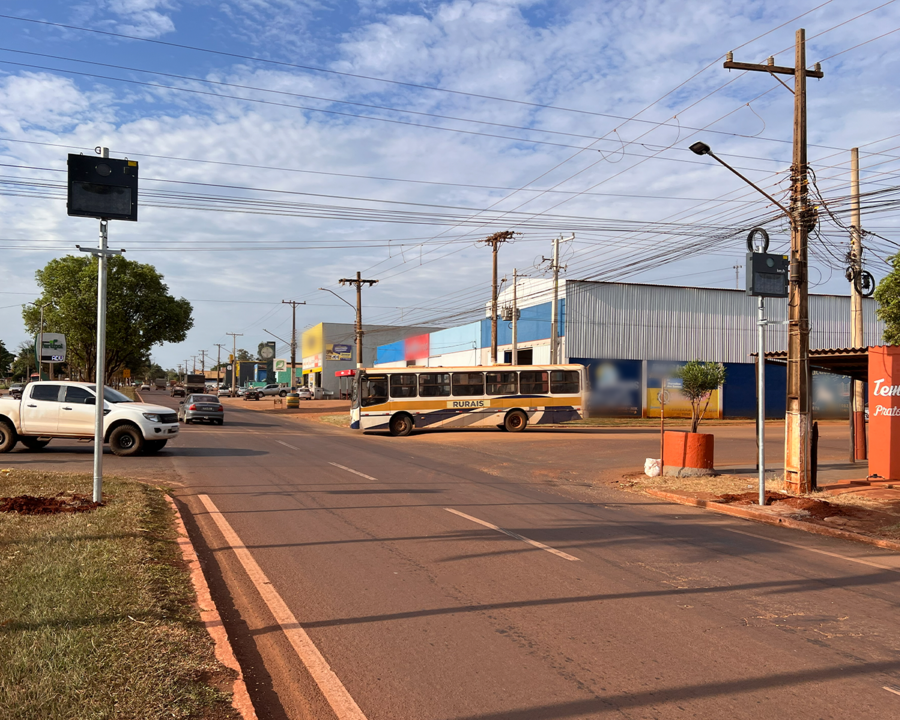 Após fase de testes, redutores eletrônicos da Avenida Dorvalino começam a fiscalizar em Sidrolândia 